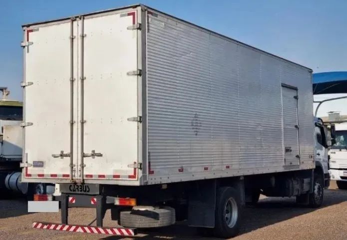 Mb Atego 1725 4x2 Ano 2011 - Foto 5