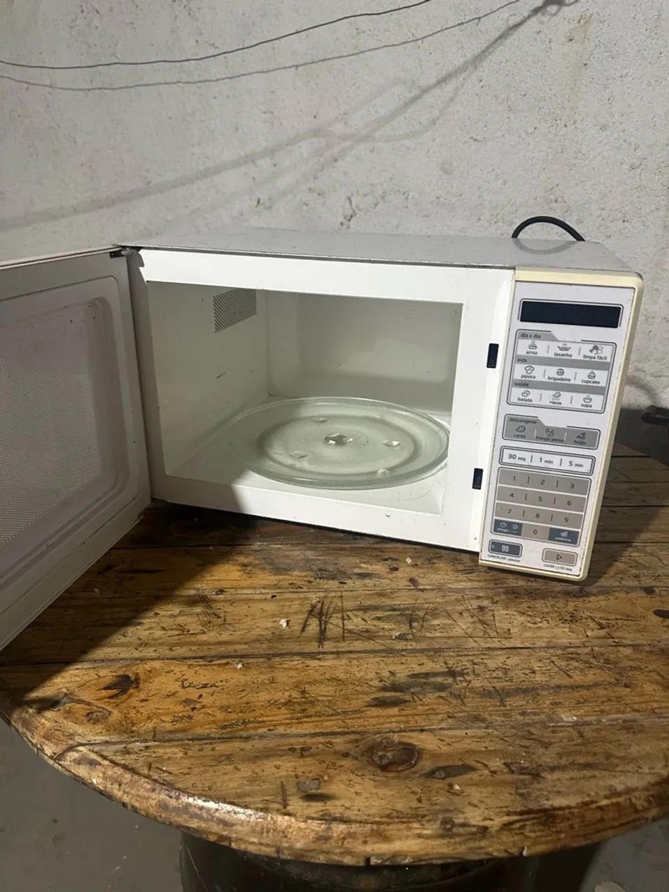 Microondas Midea 31 litros - Foto 2