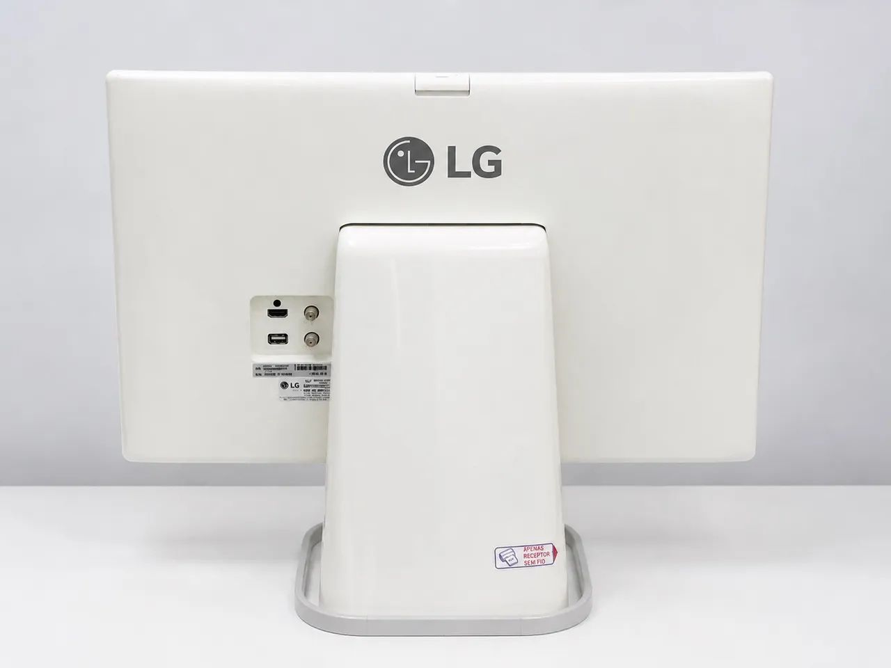 ? All in One LG 24V550 - Tela 24? - HDMI, USB e TV - Foto 3
