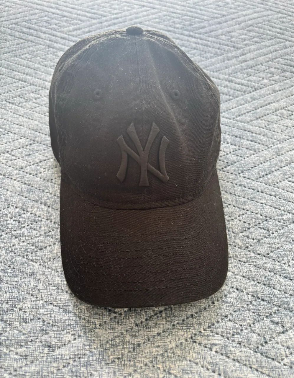 Boné New York com fivela 