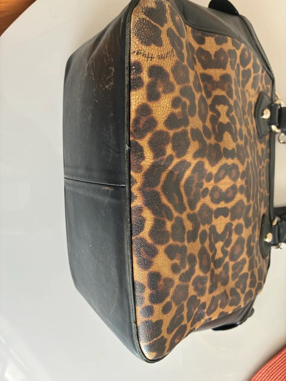 Bolsa couro de leopardo Victor Hugo - Foto 2