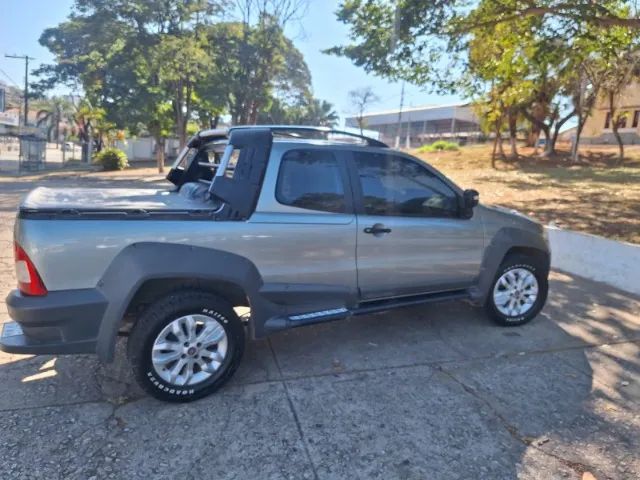 Fiat Strada Adventure1.8/ 1.8 Locker Flex CD 2013 - Foto 4