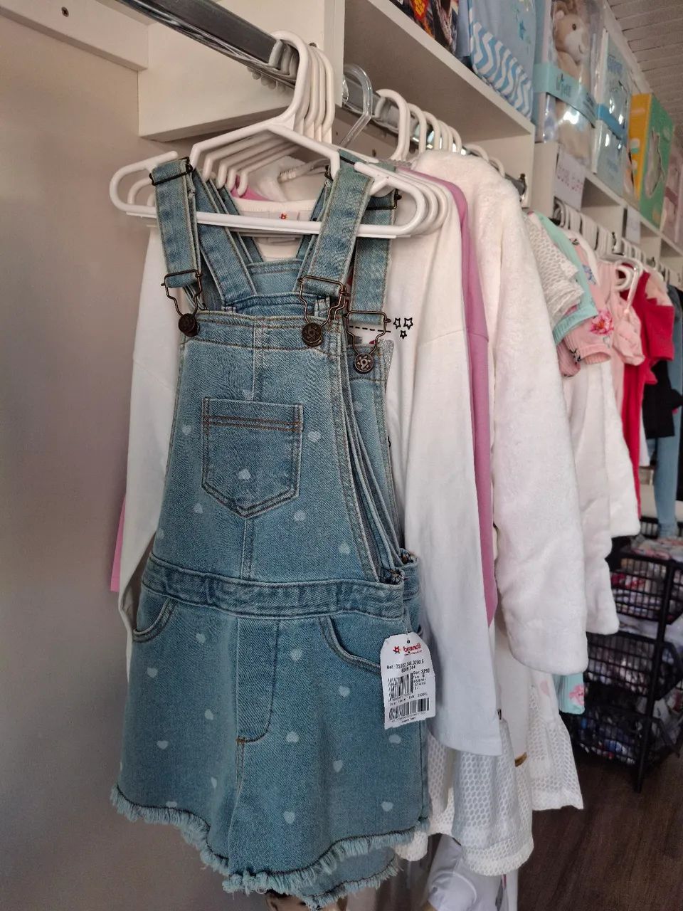 Estoque para loja de roupas infantil