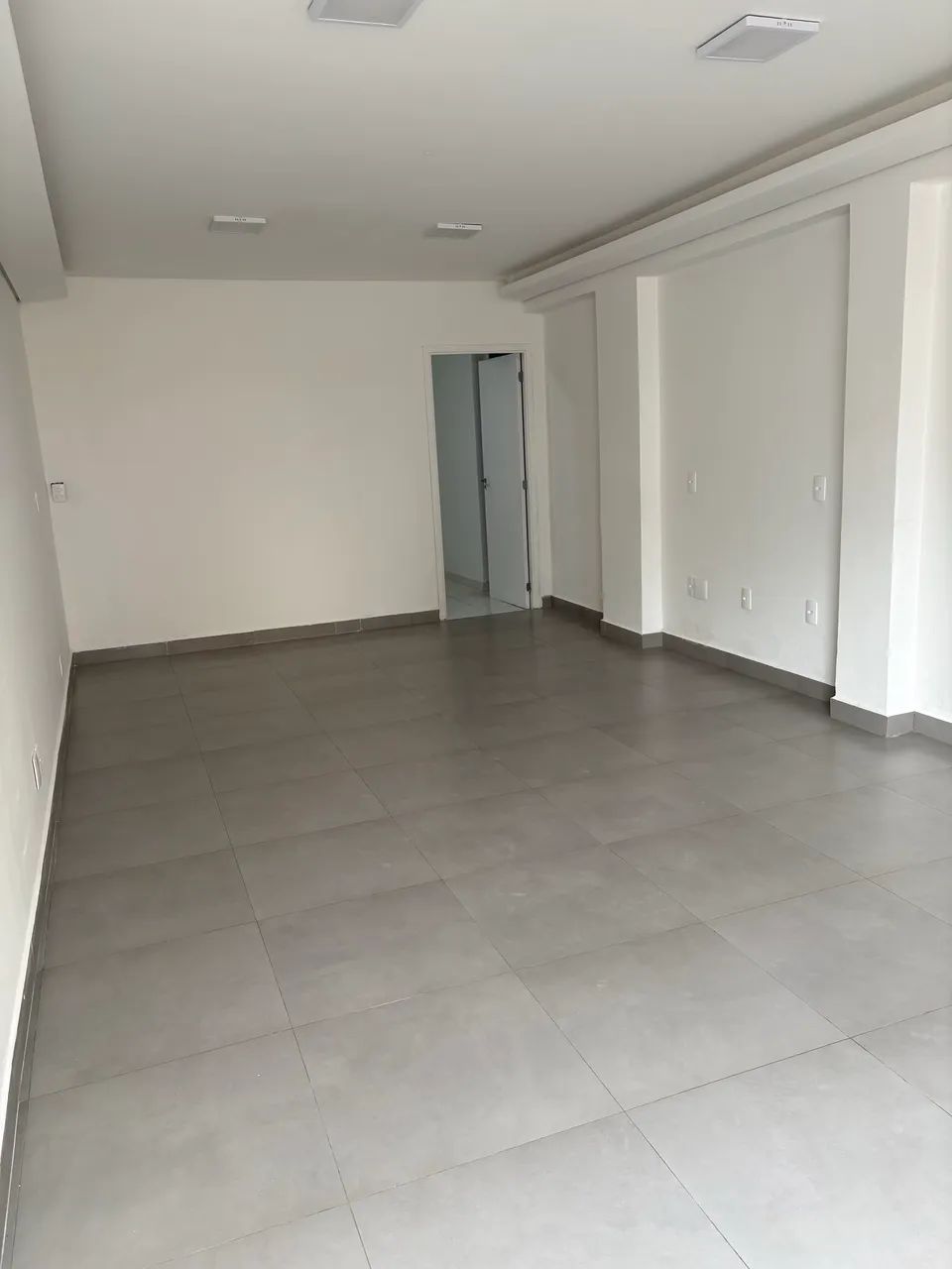 BAIXOU!!!! ALUGO EXCELENTE SALA COMERCIAL AO LADO DA STA CASA - Foto 3