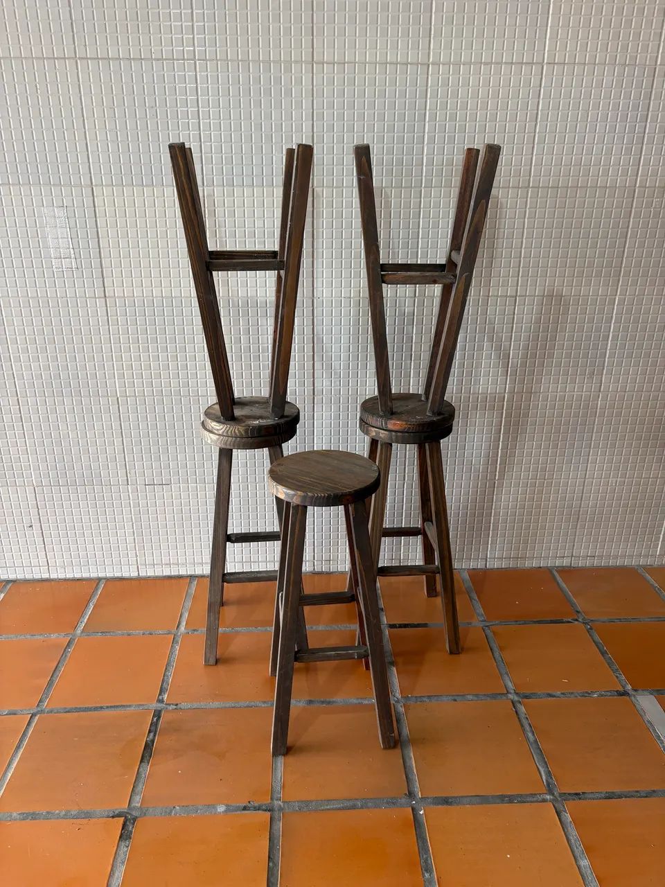 Banqueta alta de madeira - Foto 2