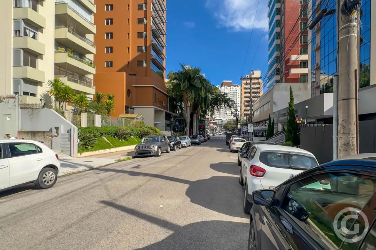 Apartamento semimobiliado e espaçoso no Centro de Florianópolis - Foto 4