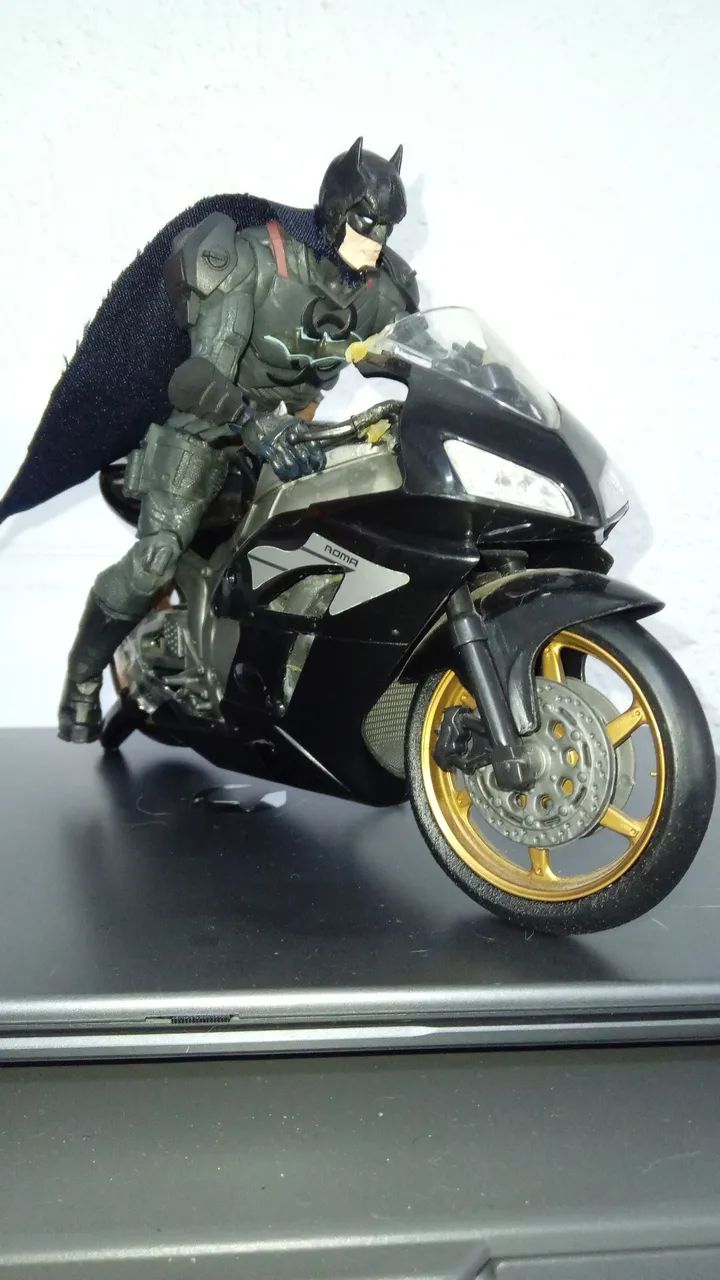 Batman Mcfarlane Toys Custom com Moto  - Foto 2