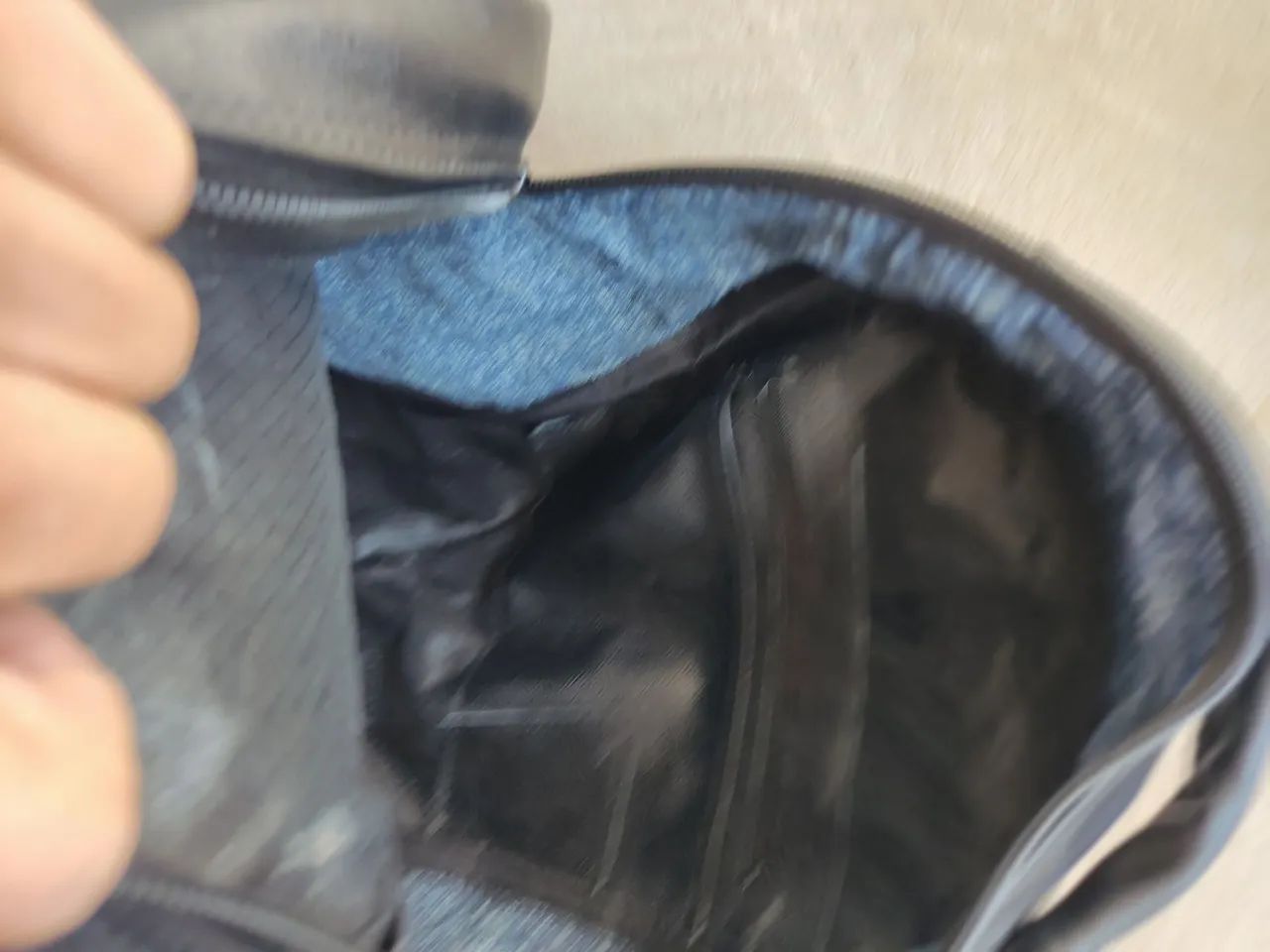 Mochila de COURO Preta tamanho M - Foto 5