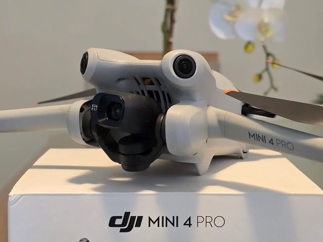 Drone DJi Mini 4 Pro - Controle com Tela - Bateria Plus - Bag  - Foto 4