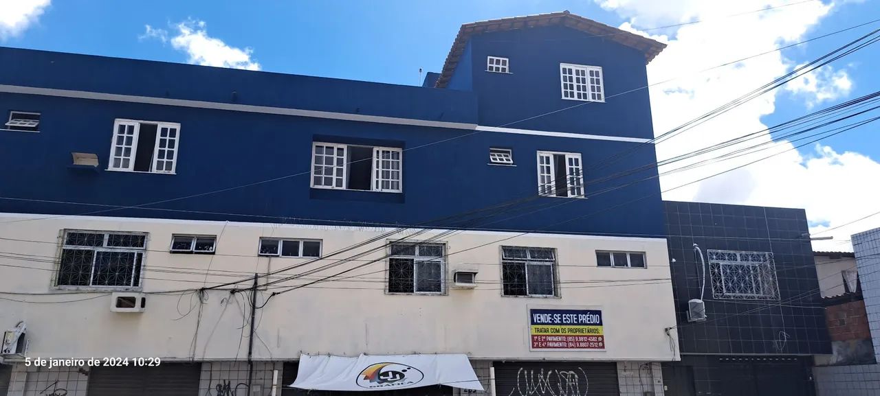 LOJAS E APARTAMENTOS NO MONTESE