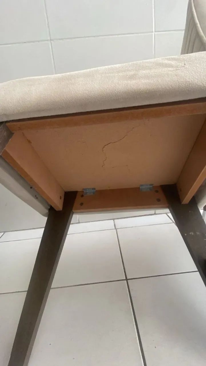 Conjunto de mesa com 3 cadeiras à venda. - Foto 2