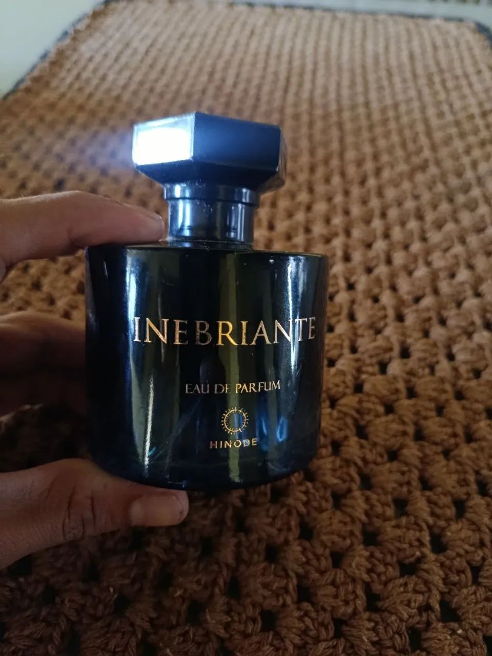 Frasco de perfume inebriante vazio 