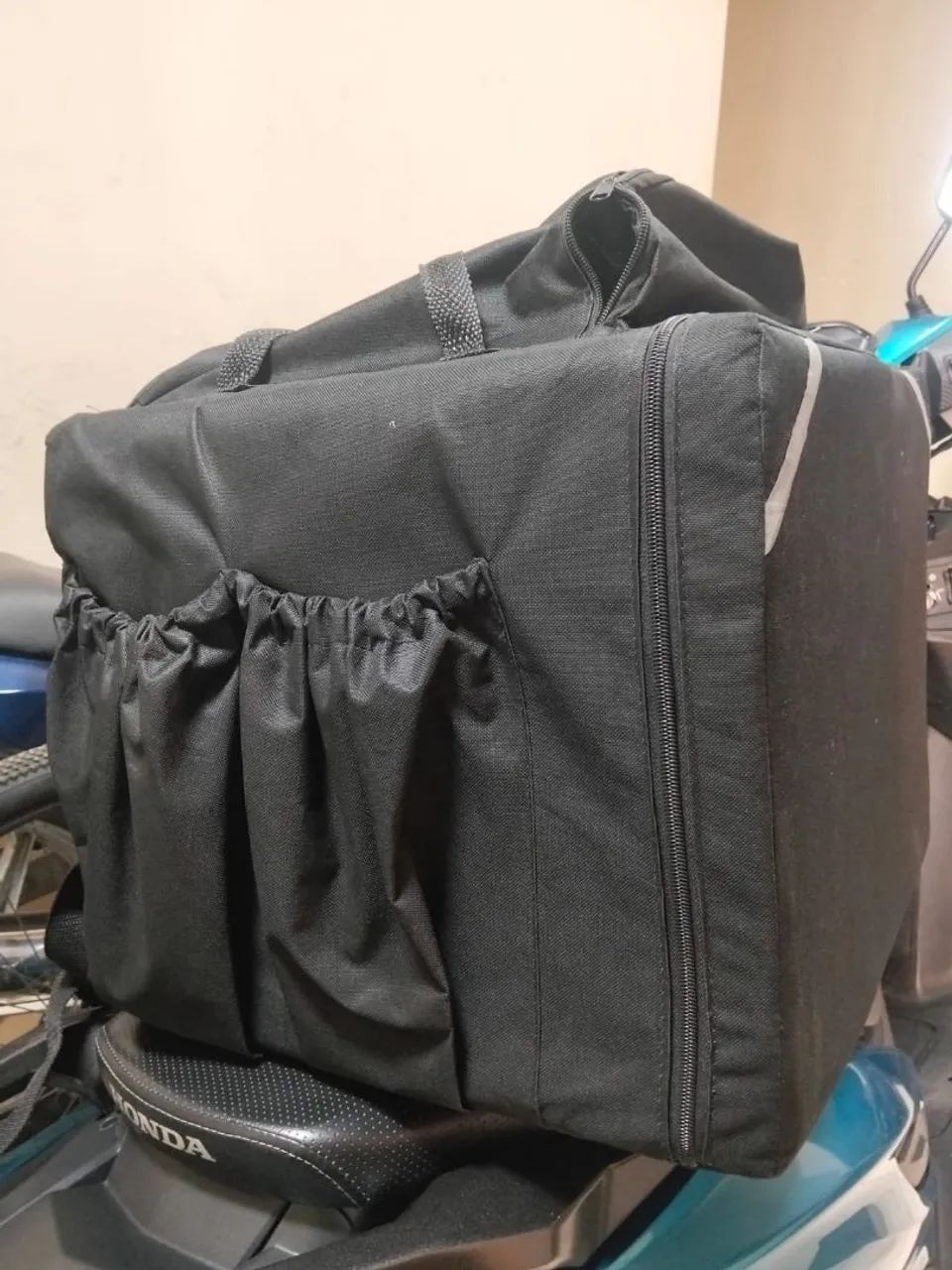 Vende se bag semi nova usada apenas 7 vezes 
