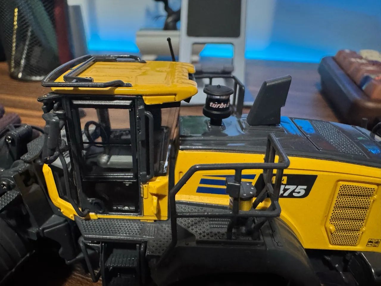 Miniatura Komatsu WA475 Florestal 1/50 - Foto 3