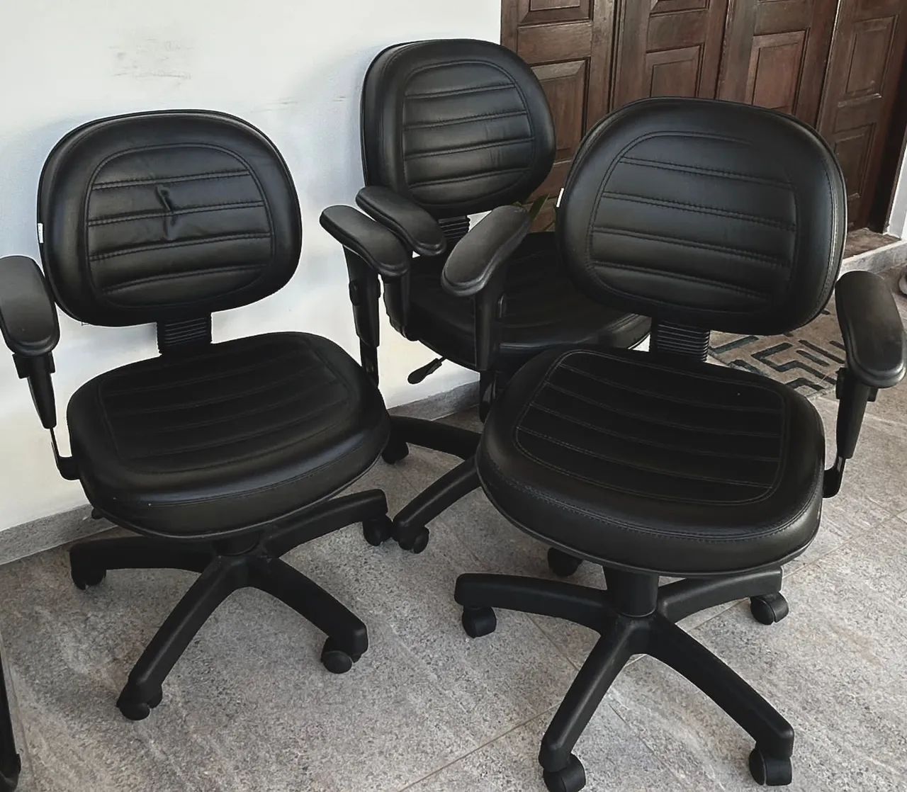 VENDO CADEIRA DE COURO PARA ESCRITÓRIO - Foto 4