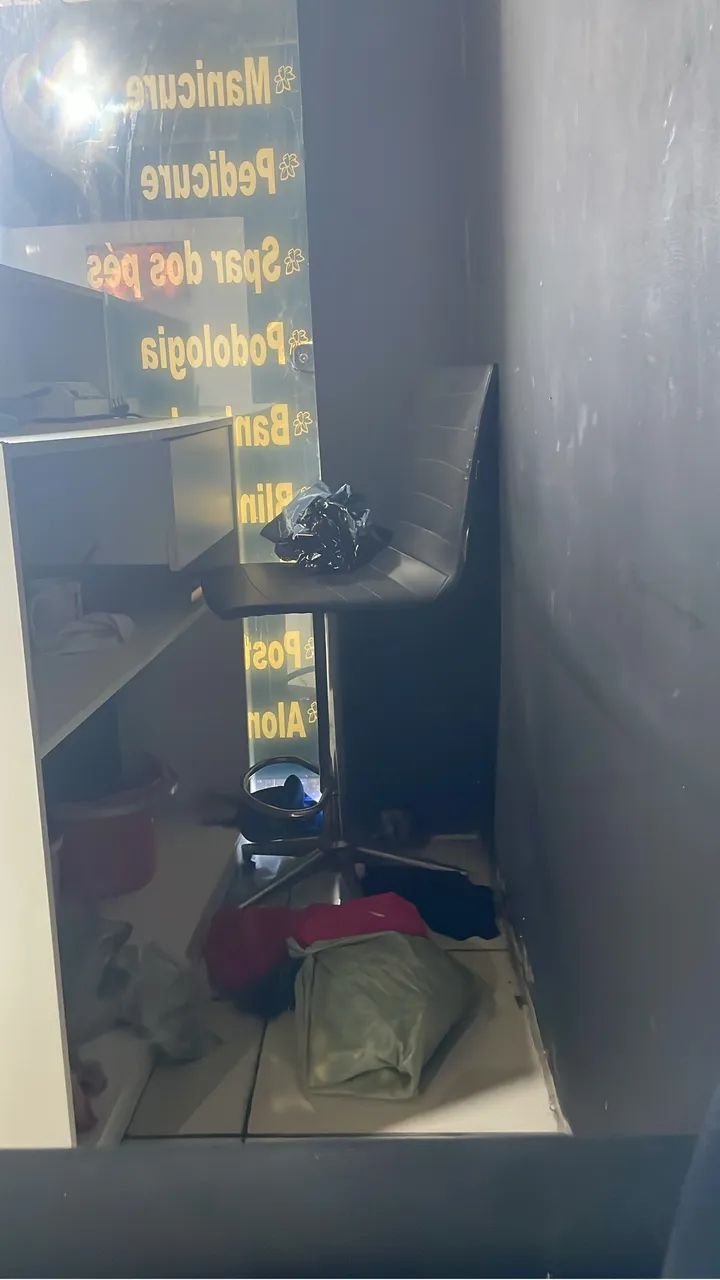 Vende-se balcão multiuso+cadeira. - Foto 2