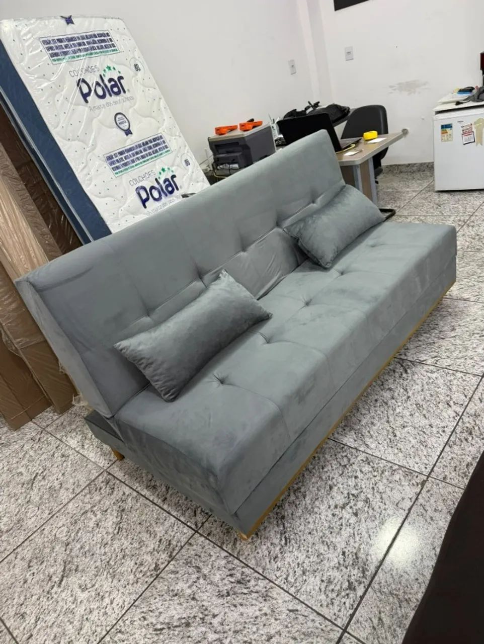 Sofá Cama Casal 1,80m Veludo Resistente e Confortável - Foto 2