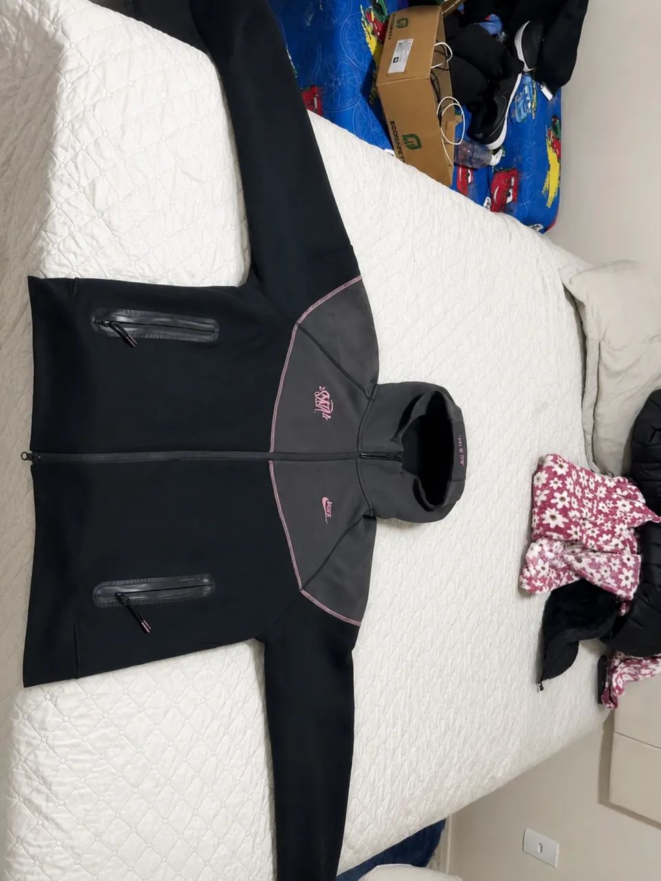 Nike tech  syna word