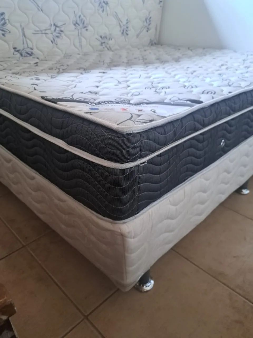 2 camas de casal  com colchão Ortobom 