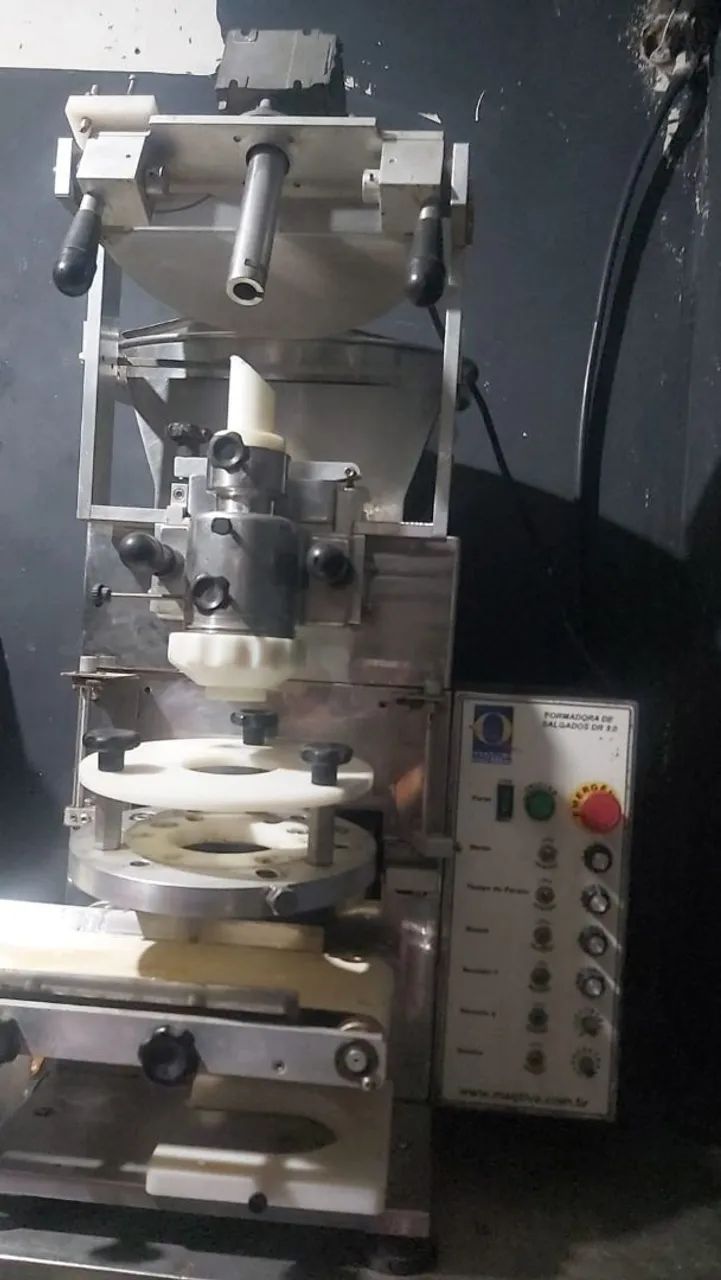 Vendo máquina de fazer salgados industrial 