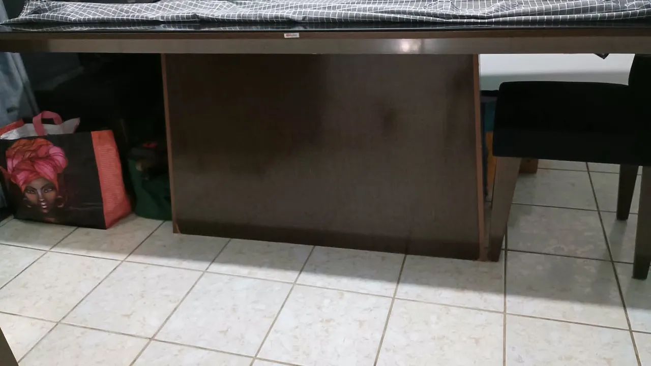 Mesa enorme linda com 6 cadeiras  - Foto 2