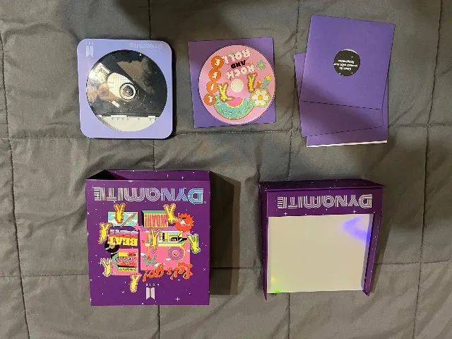 DVD Album player BTS Dynamite Toca CD e DVD