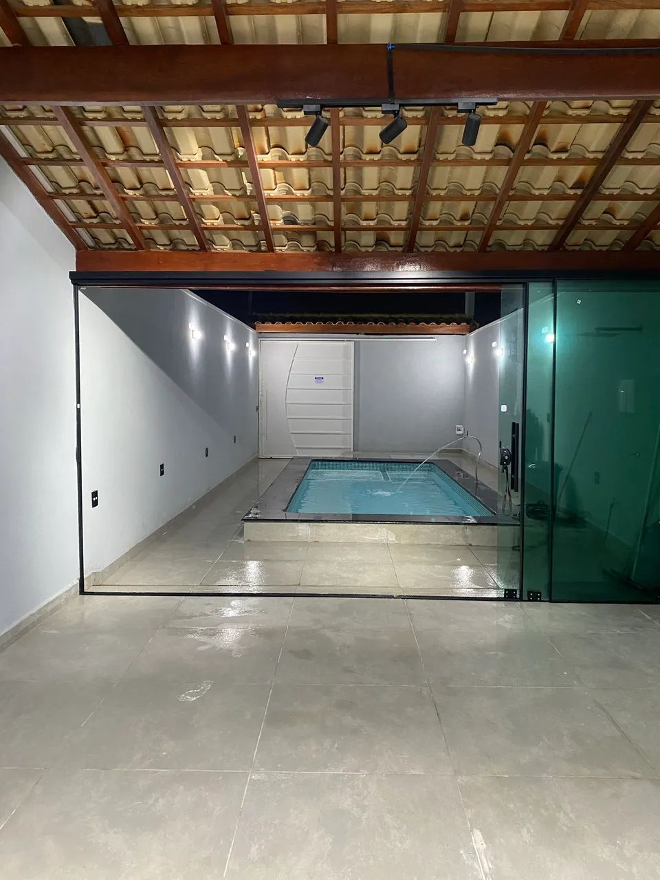 Salão com piscina  - Foto 4