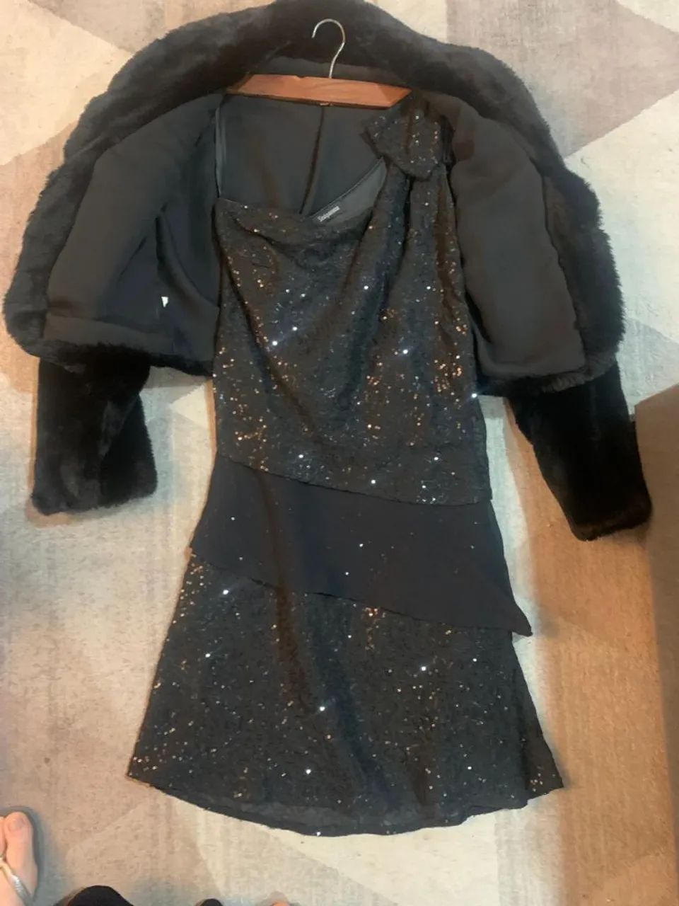 ?Oportunidade  - Vestido Suíço com casaco de pele   - Foto 3
