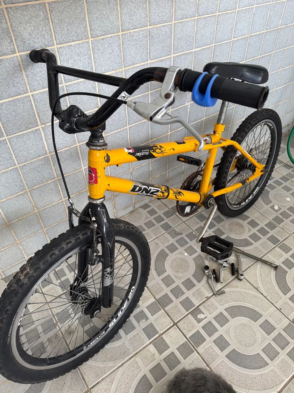 Bicicleta juvenil aro 20 - Foto 4