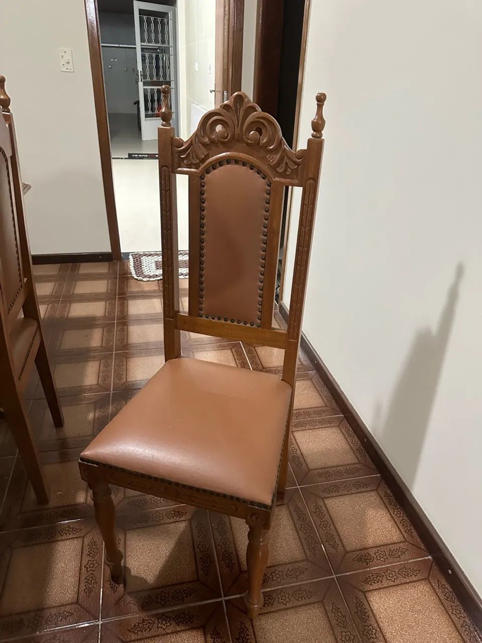 Conjunto Mesa Jantar Madeira Maciça Maciça  - 1,80m x 0,90m - Estilo Clássico - Foto 4