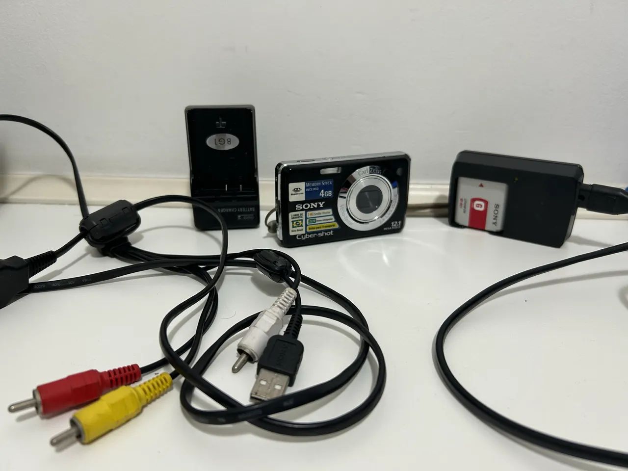 Câmera Sony Cyber-shot DSC-W215 12.1MP + Kit Completo - Câmeras e
