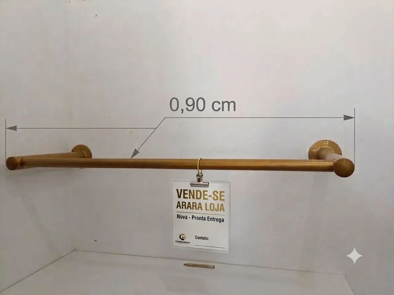 Vende se duas araras de parede para loja 