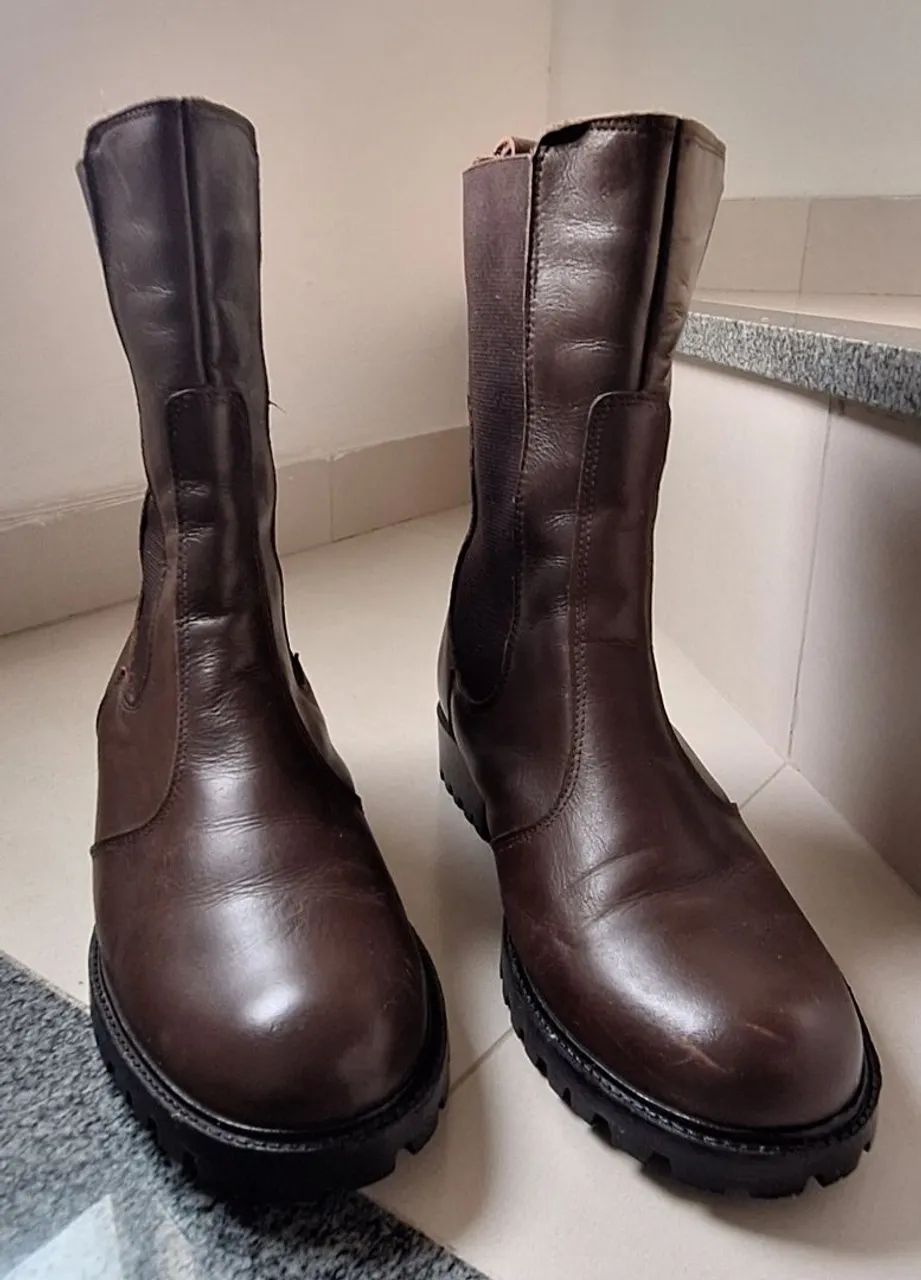 Bota tratorada couro marrom - Foto 4
