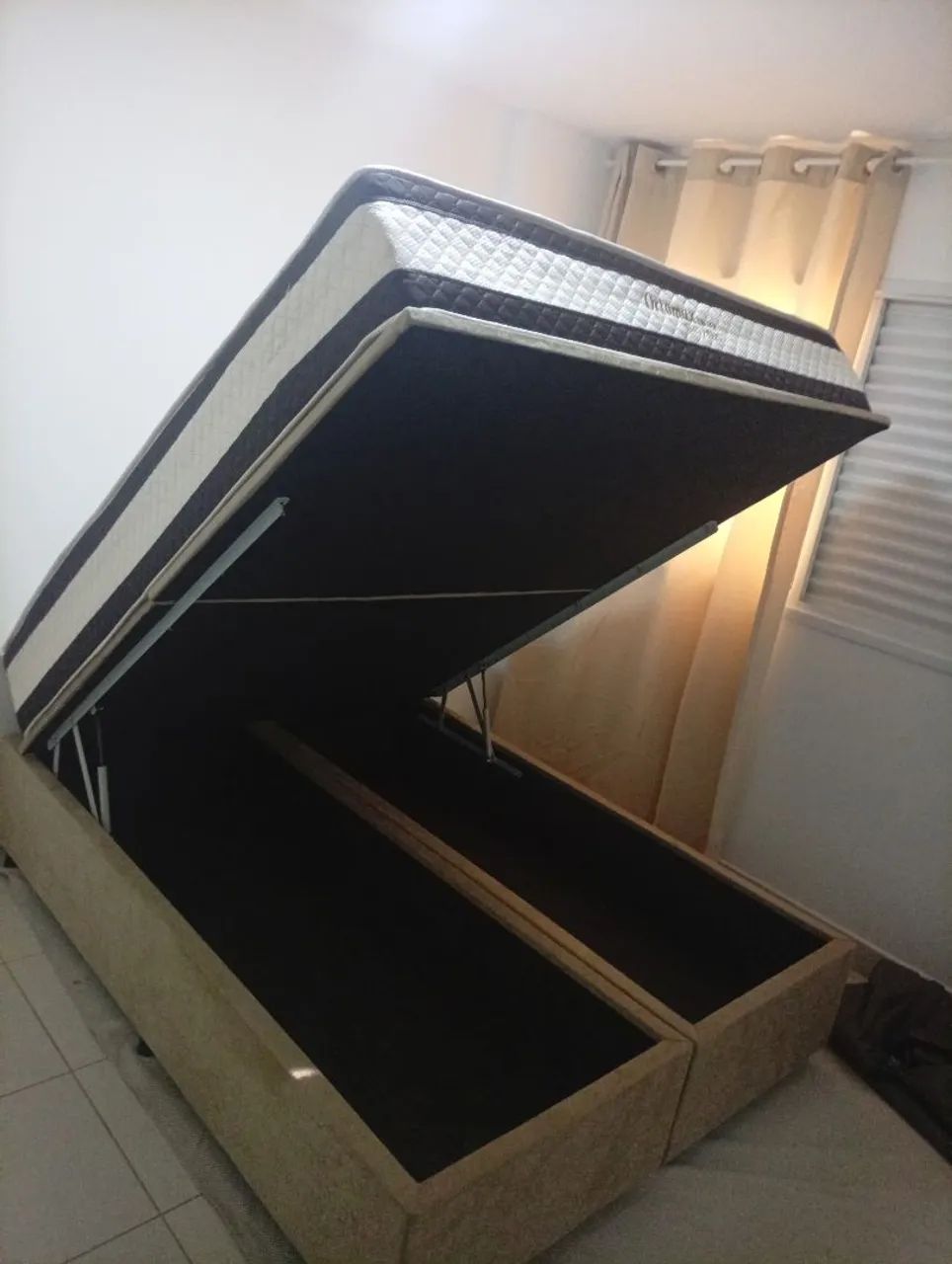 Cama Queen base baú e  colchão D45 