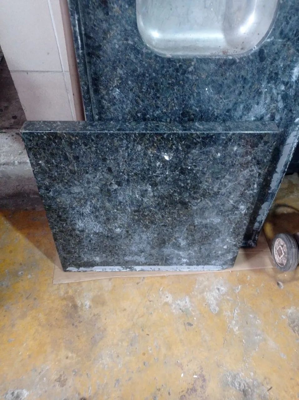 Vendo pia com bancada comprimento da bancada 61/5de largura e 67 de comprimento e a pia  - Foto 3