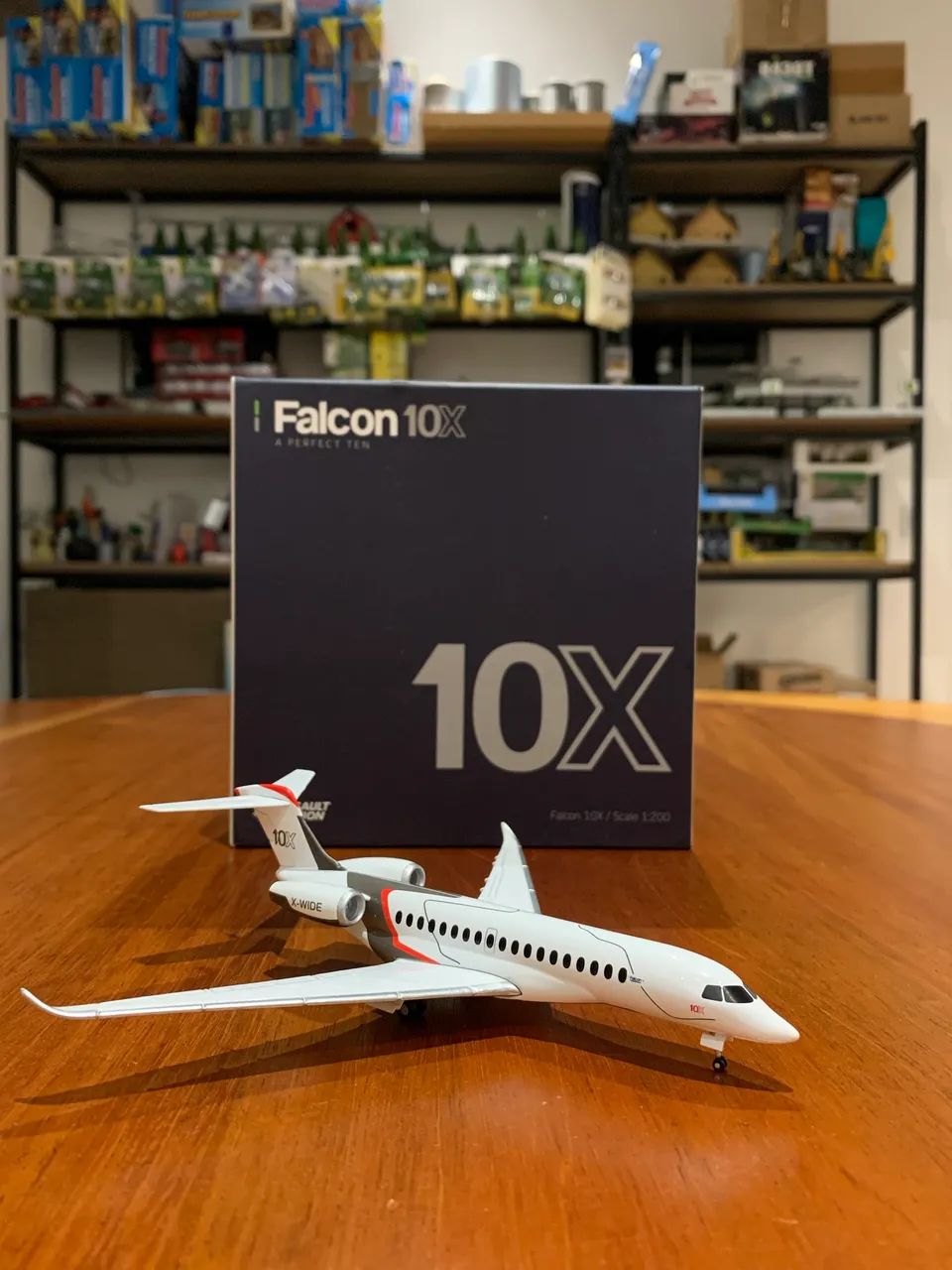 Miniatura Dassault Falcon 10X 1/200 - Foto 2