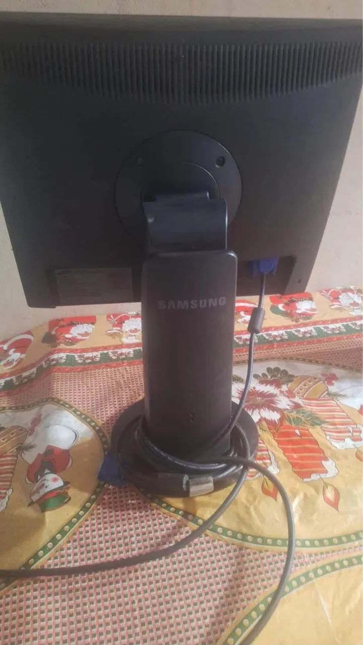 Monitor Samsung 17 Polegadas - SyncMaster 743B - R$120 - Oportunidade - Foto 2