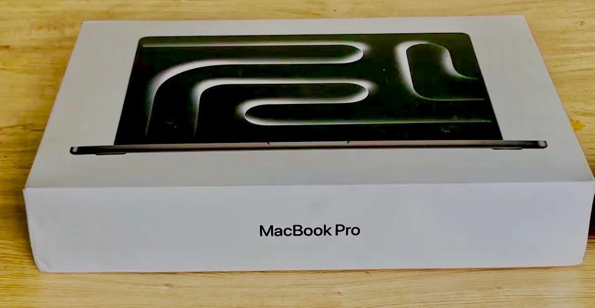 Macbook  Pro - Apple 2025