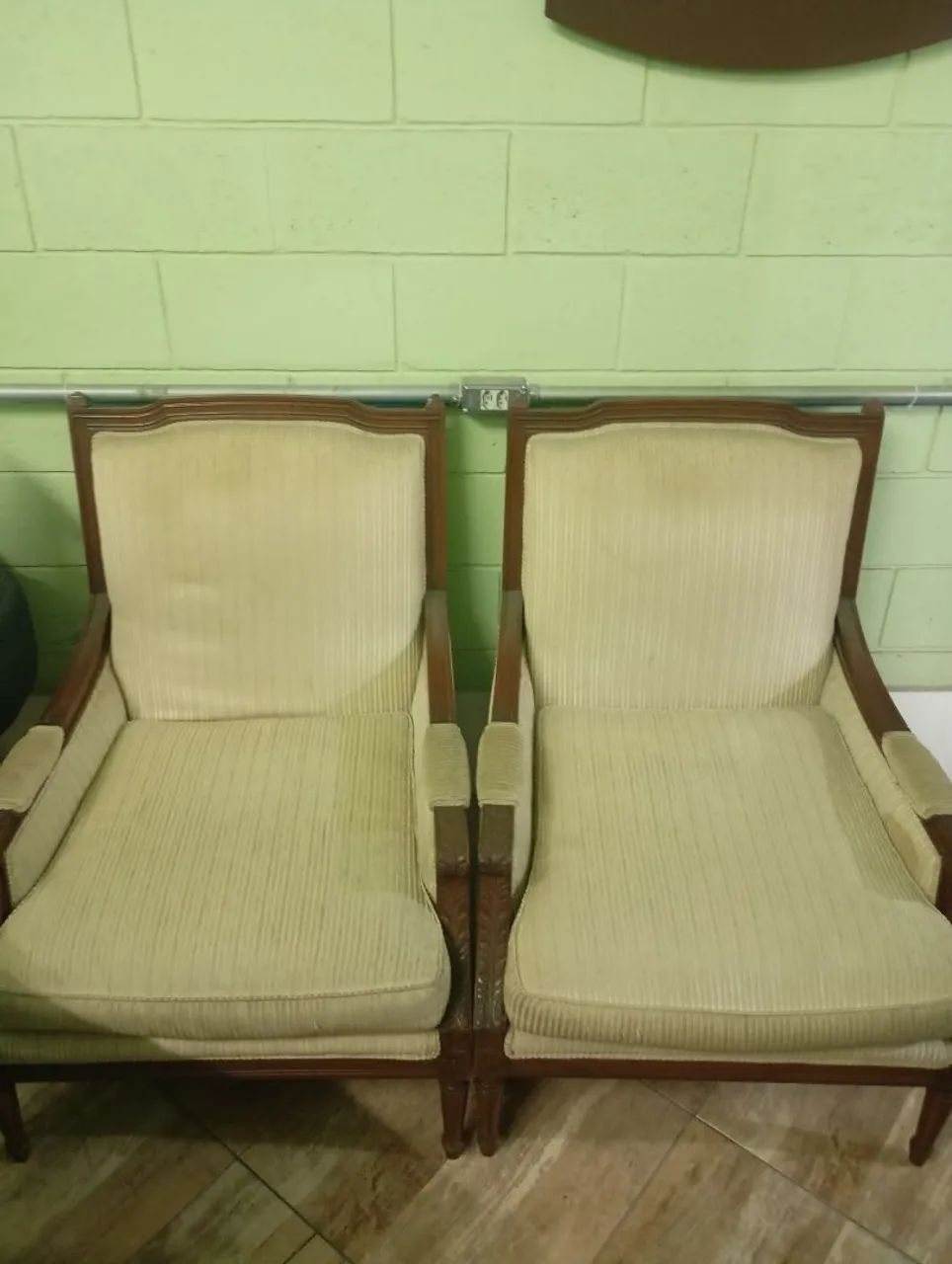   ABAXEI O PREÇO PRA SAIR HOJE LINDAS POLTRONAS - Foto 2