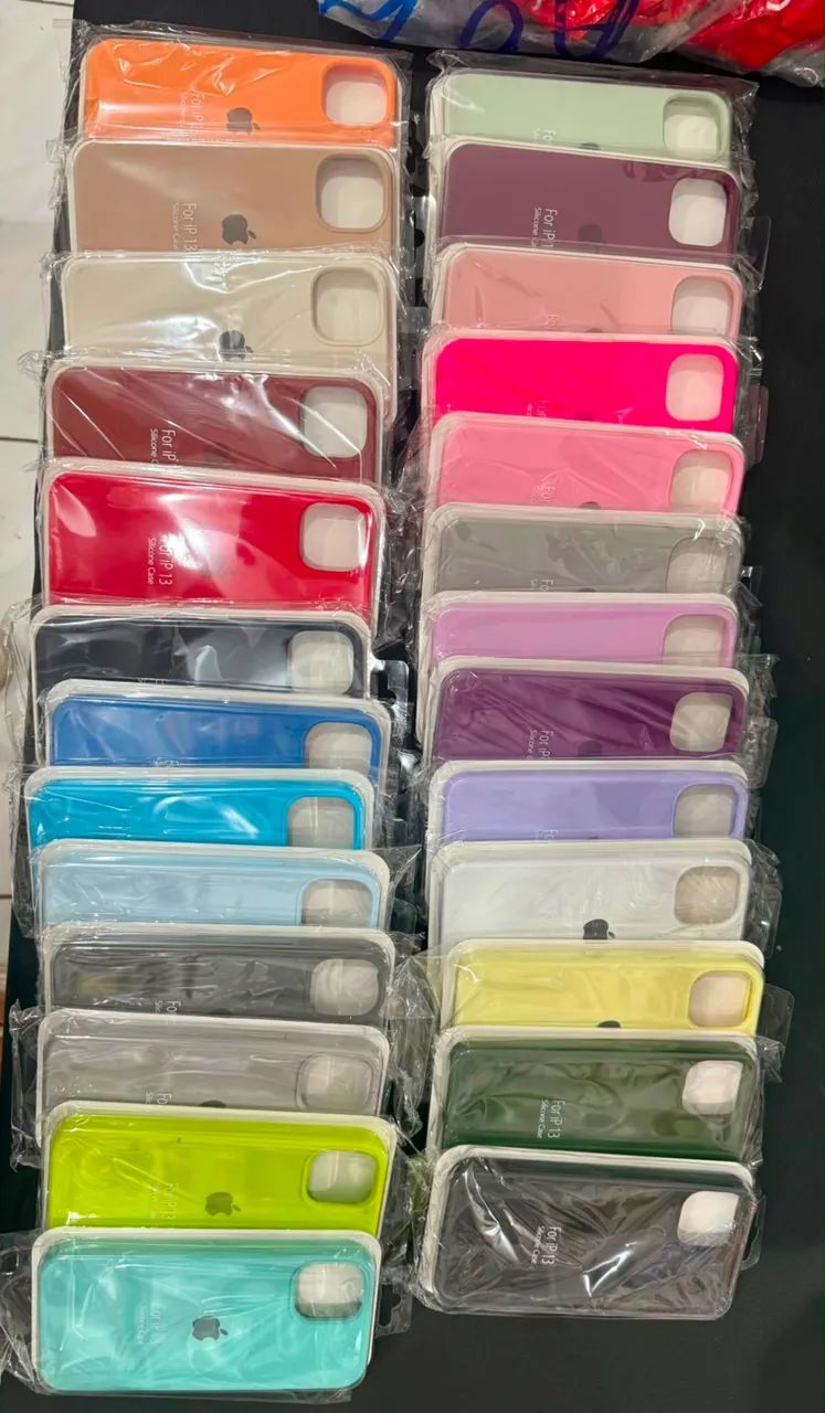     Kit 4 Capinhas Aveludadas para iPhone 15 - Cores Sortidas - R$ 52,00