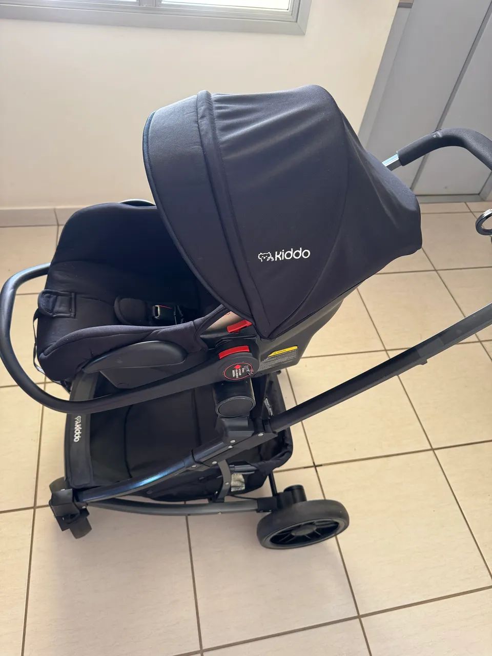 Carrinho com bebê conforto e base kiddo  - Foto 4