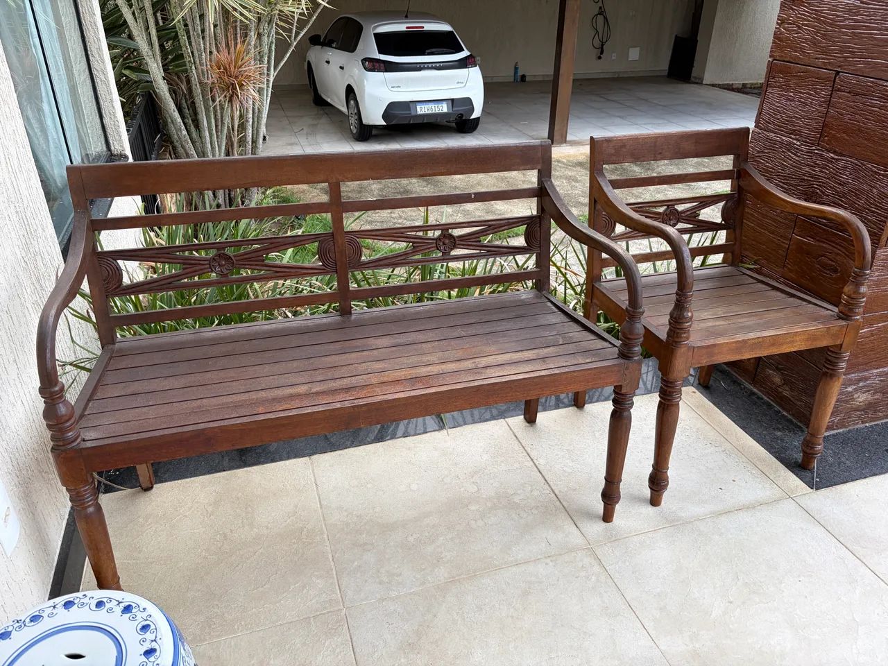 Conjunto namoradeira e poltrona Balai madeira 