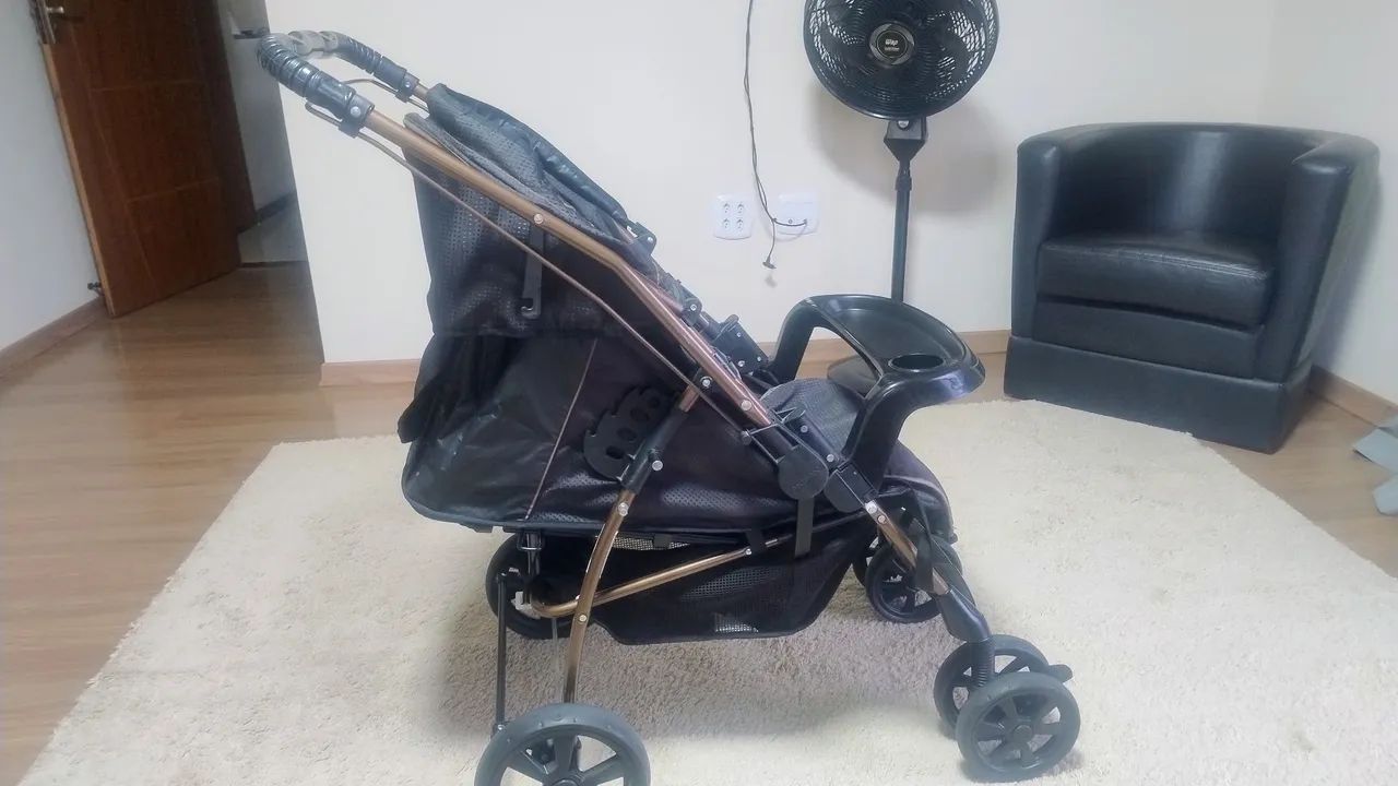 Vendo carrinho de bebê Galzerano (usado) - Foto 4