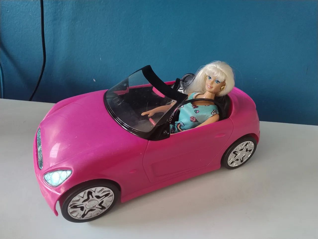 Carro Rosa conversível da Barbie 