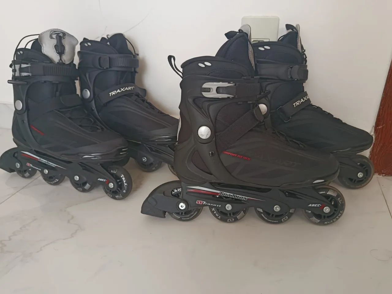 2 pares de patins