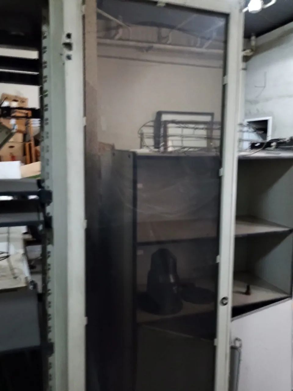 Rack/Armário de Rede 19 com porta e regua
