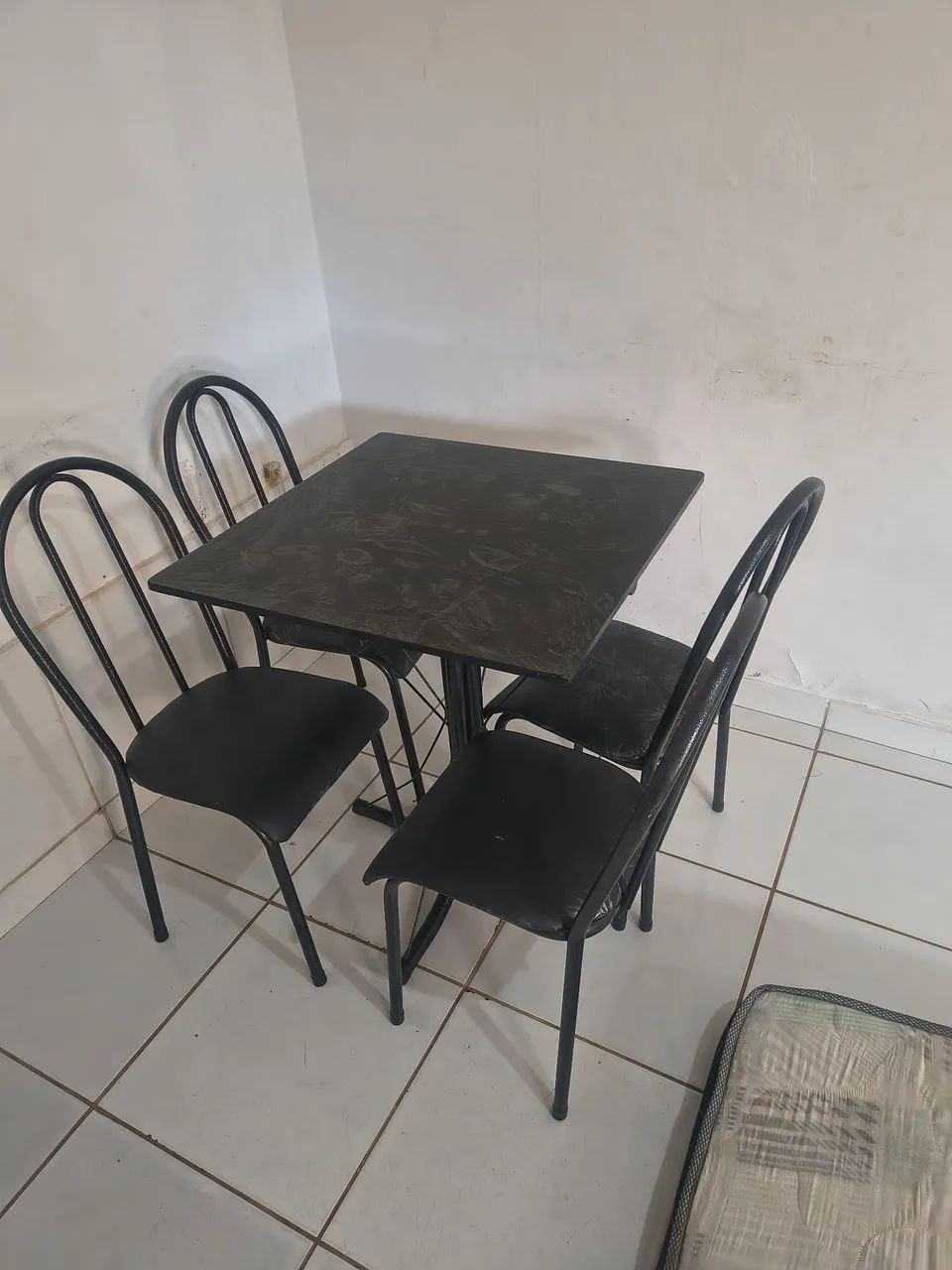 Mesa com 4 cadeiras