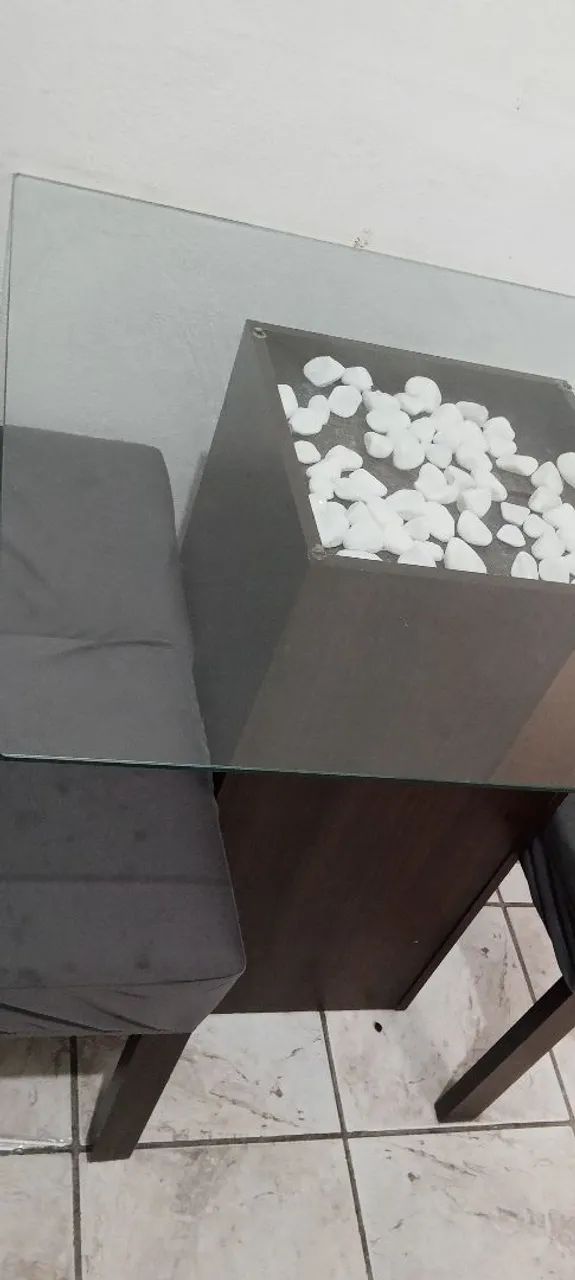 Mesa tampo de vidro 4 cadeiras