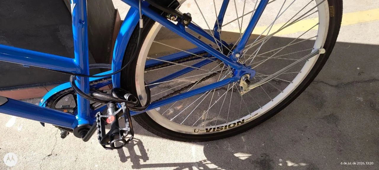 Bicicleta feminina semi nova azul
