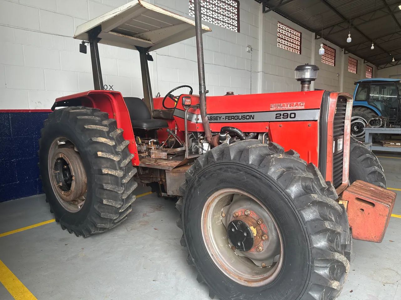 Trator Massey Ferguson. MF290/4  - Foto 2
